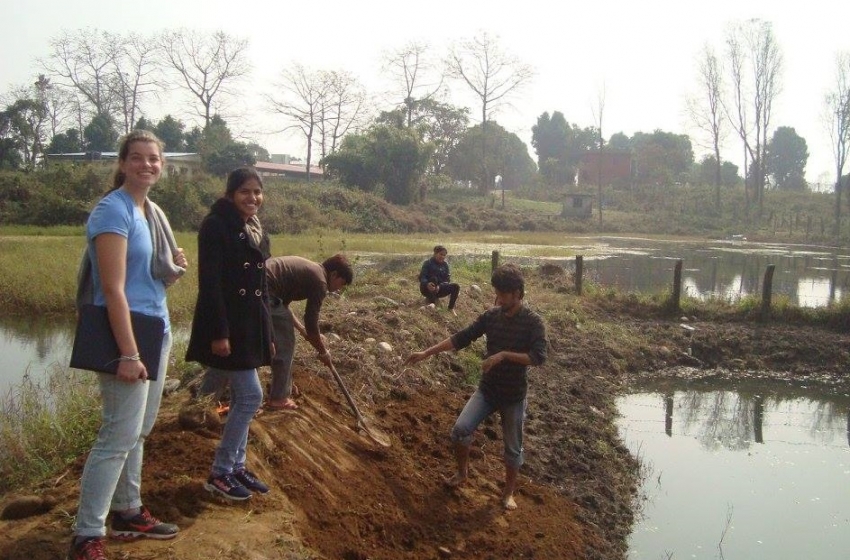 学生批准，以帮助资助尼泊尔妇女的水产养殖社会经济影响研究