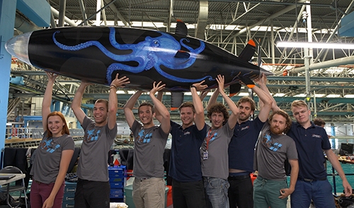 俄梅珥团队赢得2018人力潜艇种族和打破世界纪录